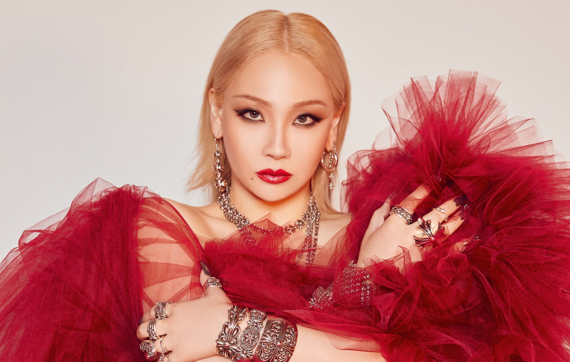RAINHA! CL lança o aclamado 'APLHA', seu primeiro álbum de estúdio
